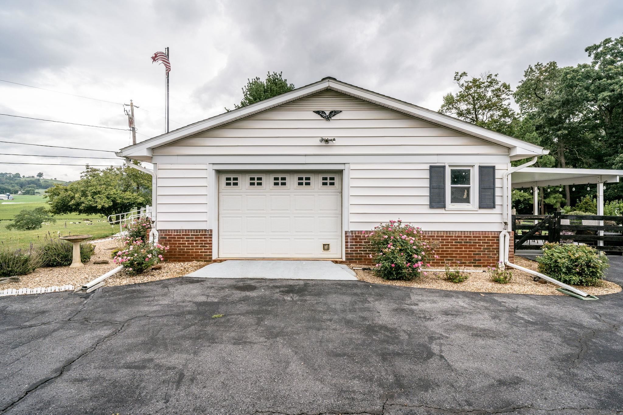 4192 SINGERS GLEN RD