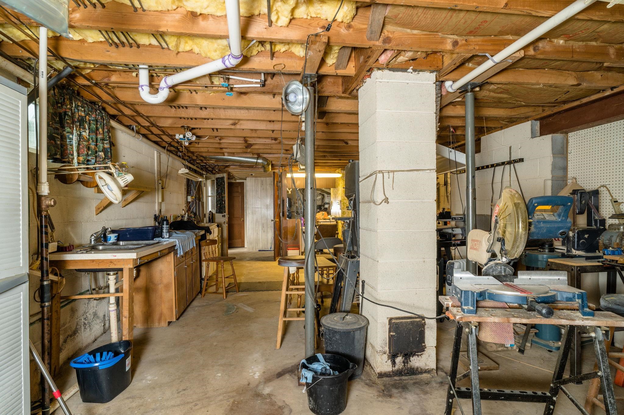 4192 SINGERS GLEN RD