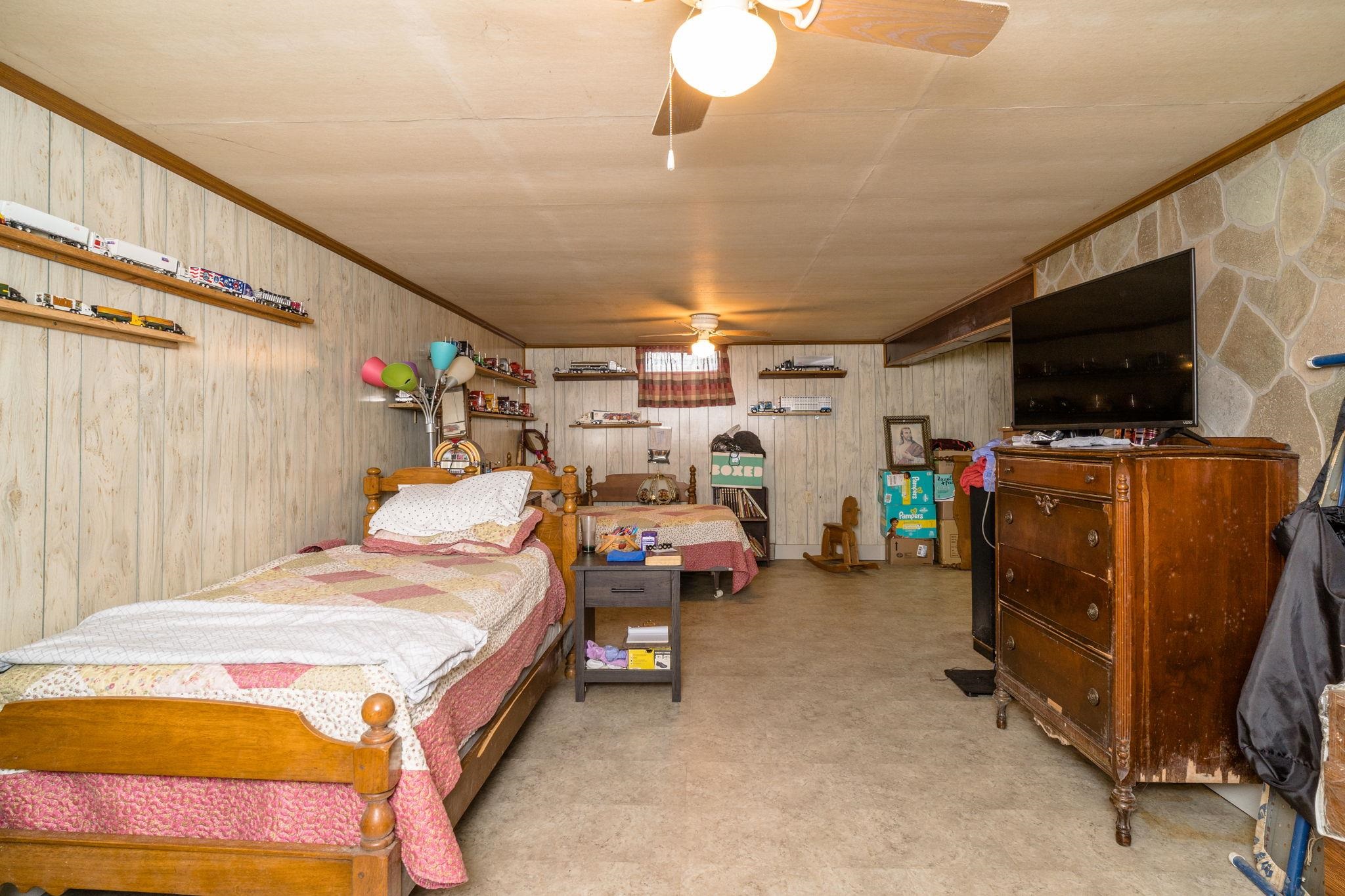 4192 SINGERS GLEN RD