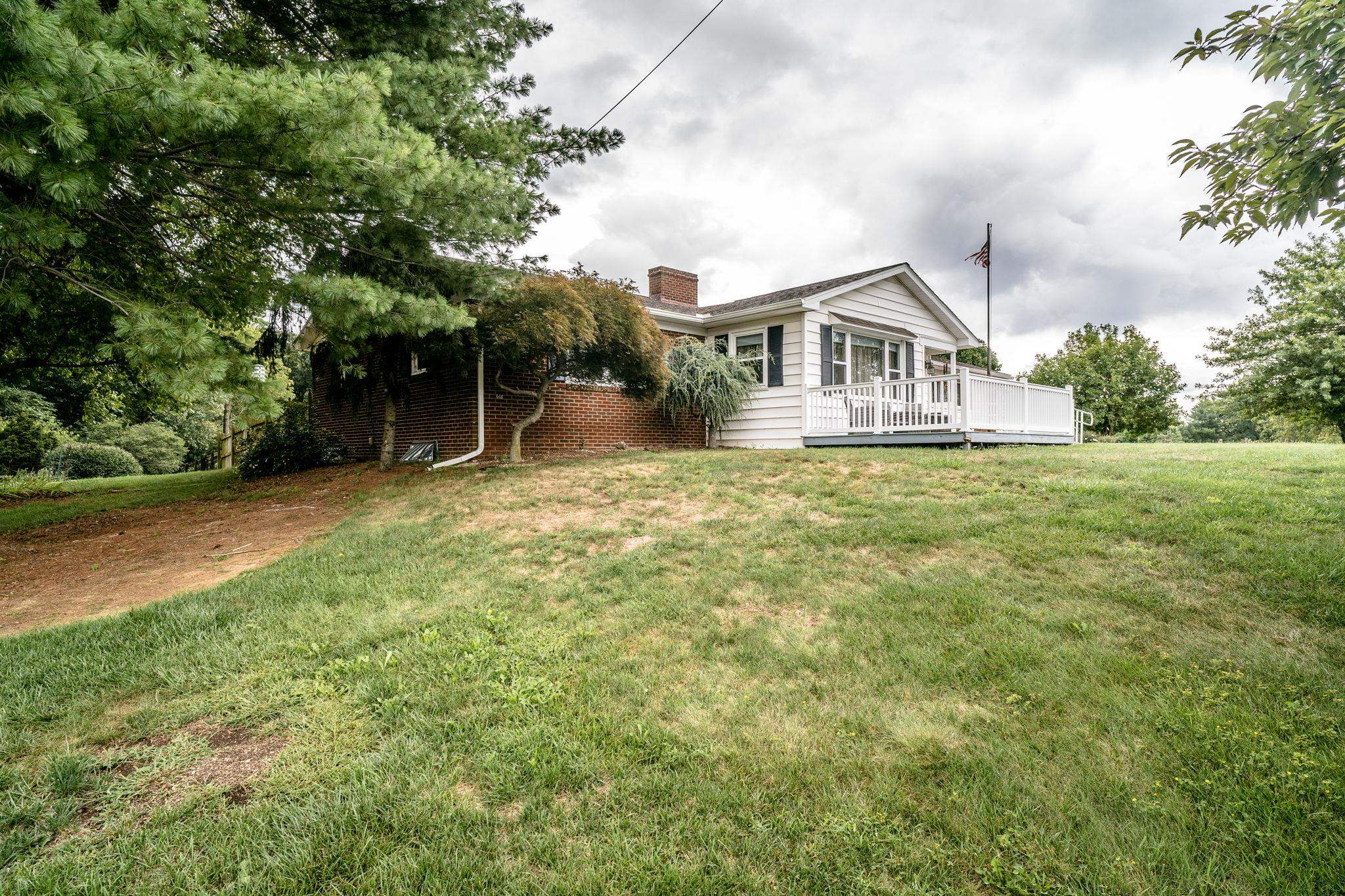 4192 SINGERS GLEN RD