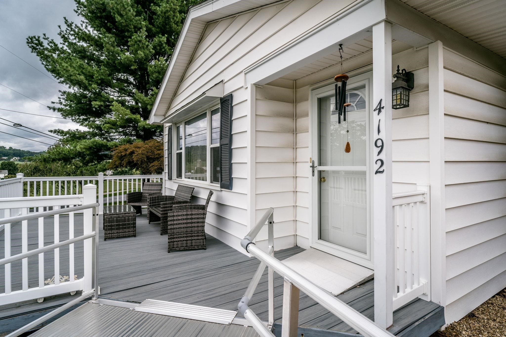 4192 SINGERS GLEN RD