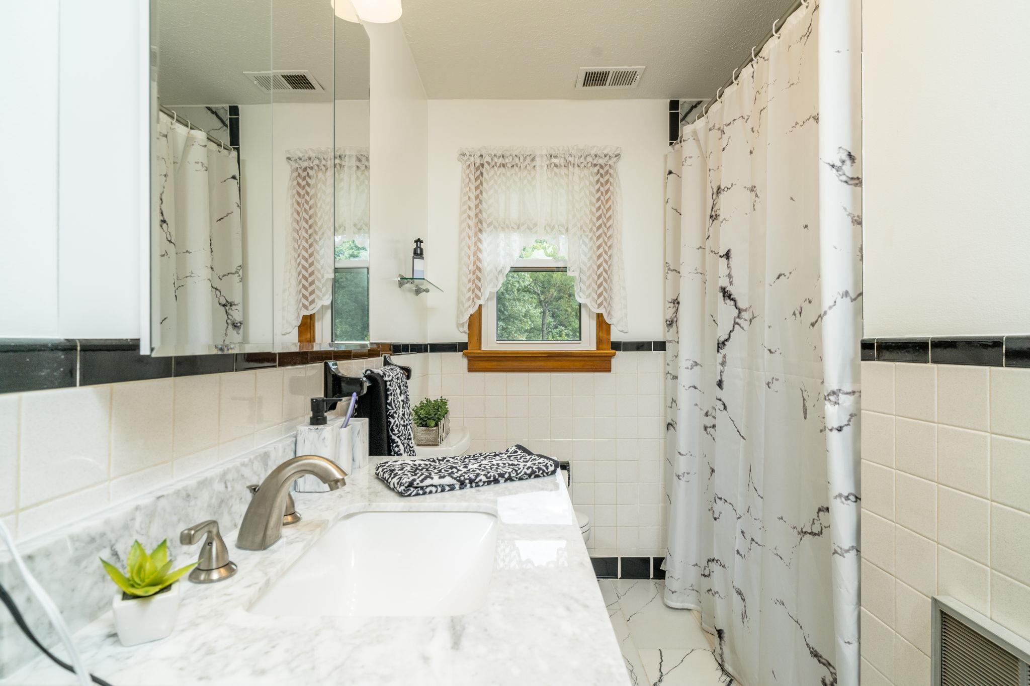 4192 SINGERS GLEN RD