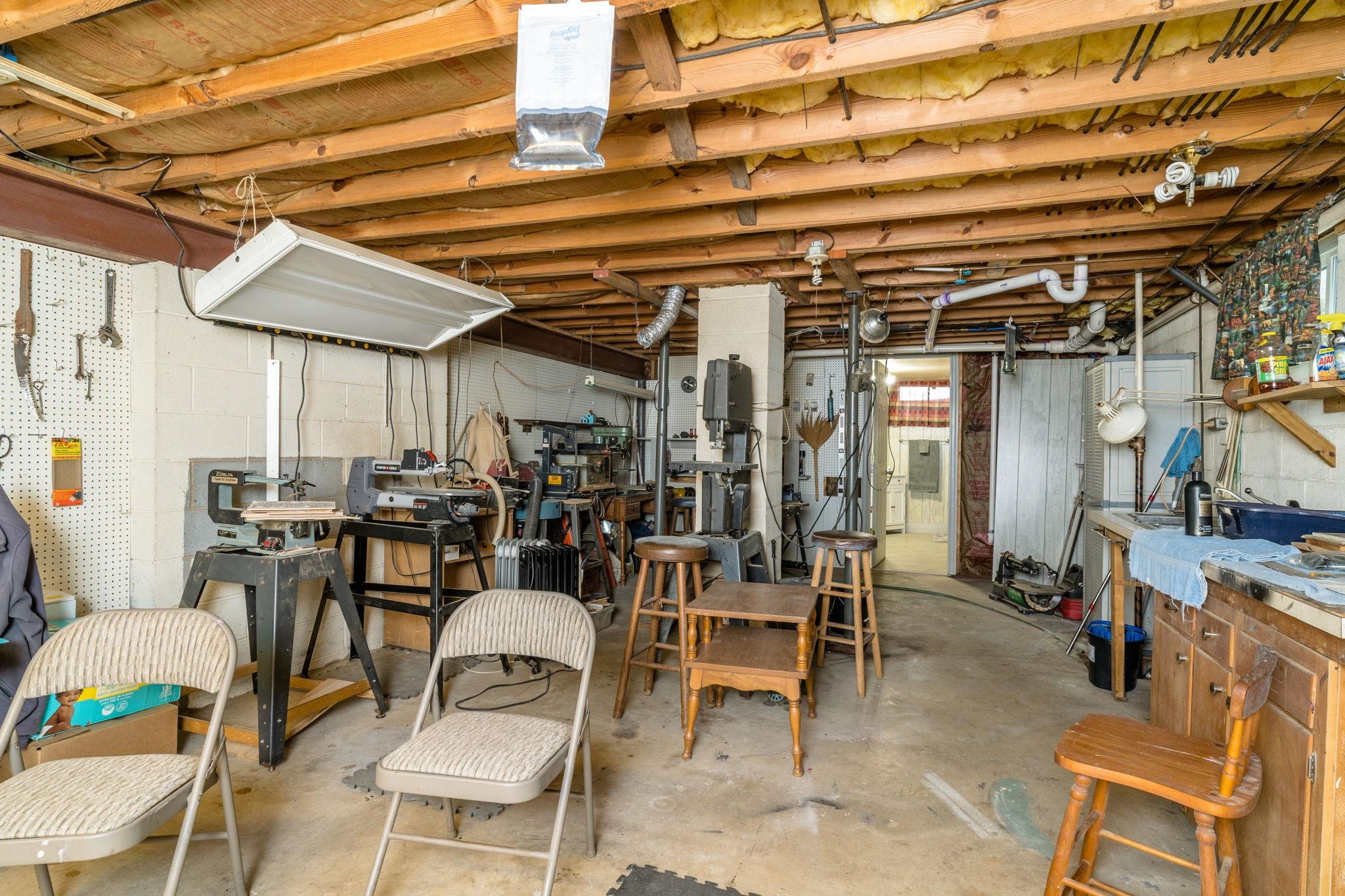 4192 SINGERS GLEN RD