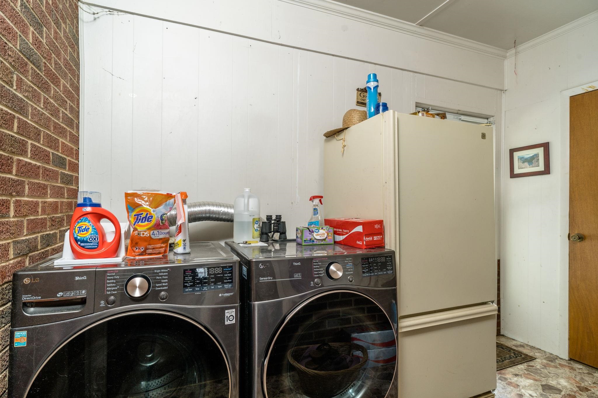 4192 SINGERS GLEN RD