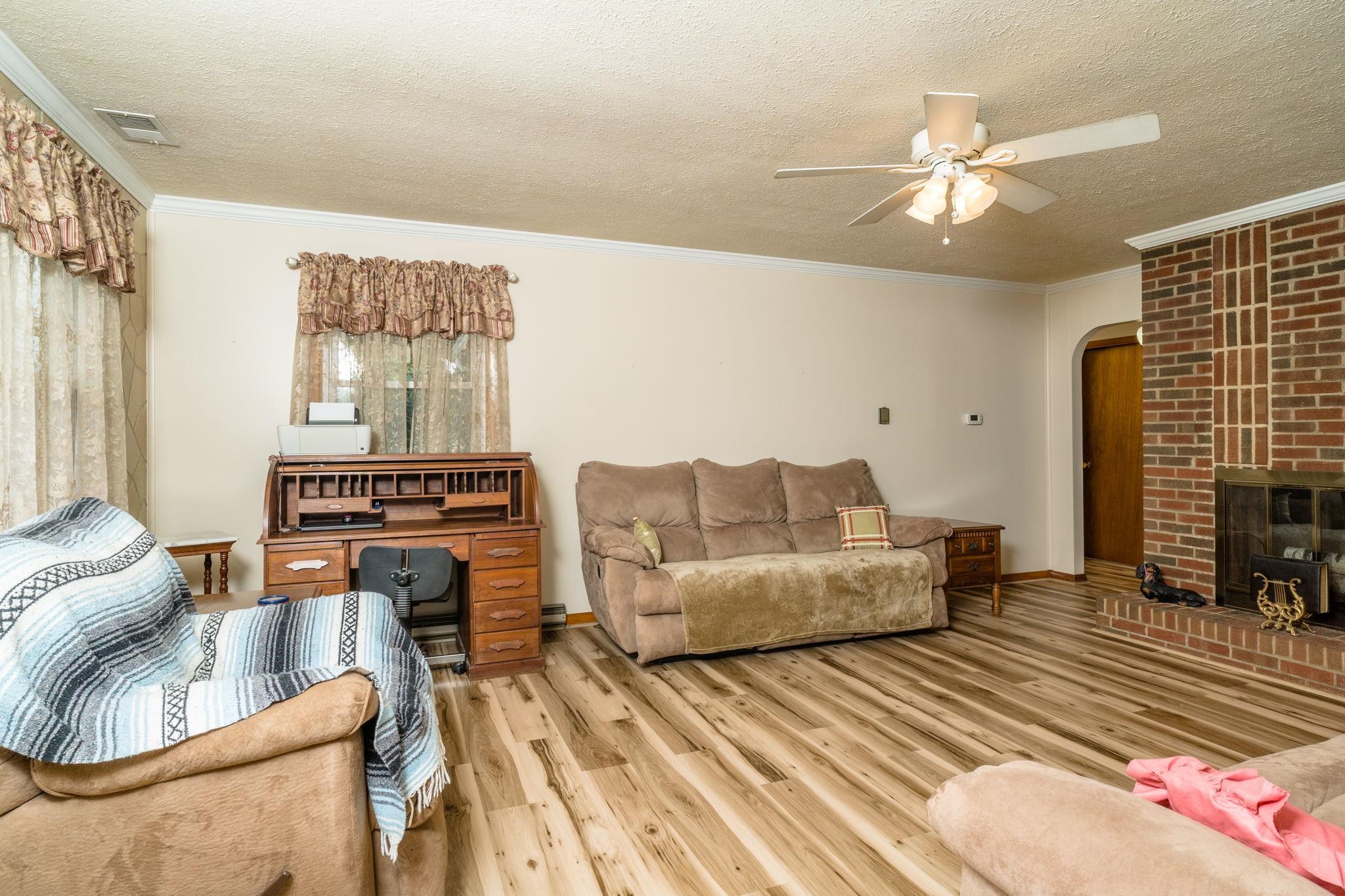 4192 SINGERS GLEN RD