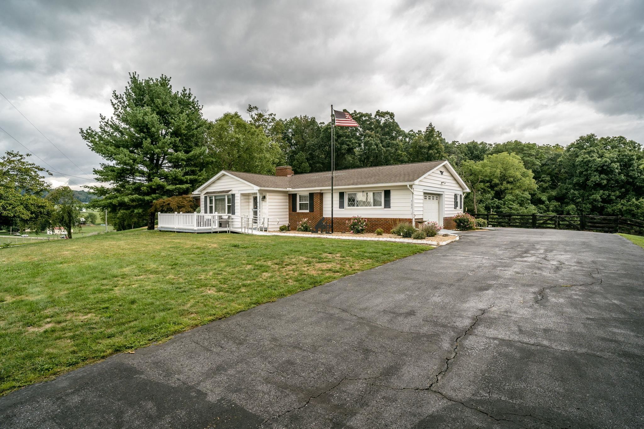 4192 SINGERS GLEN RD