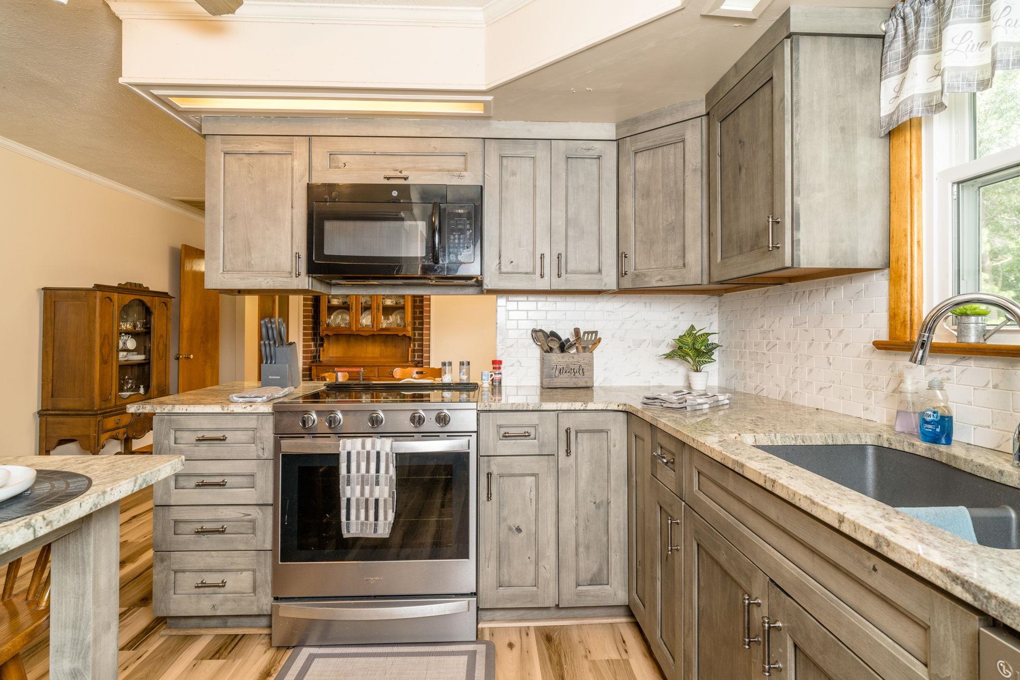 4192 SINGERS GLEN RD