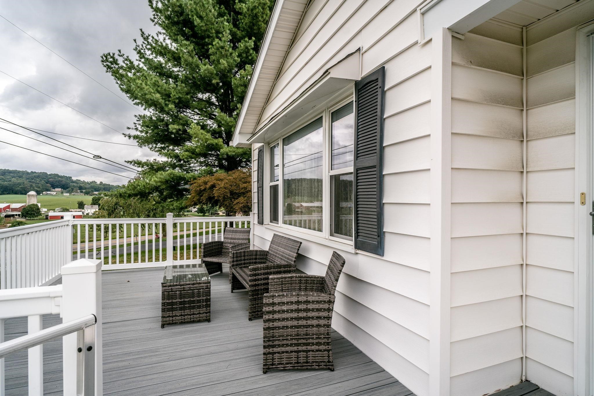 4192 SINGERS GLEN RD