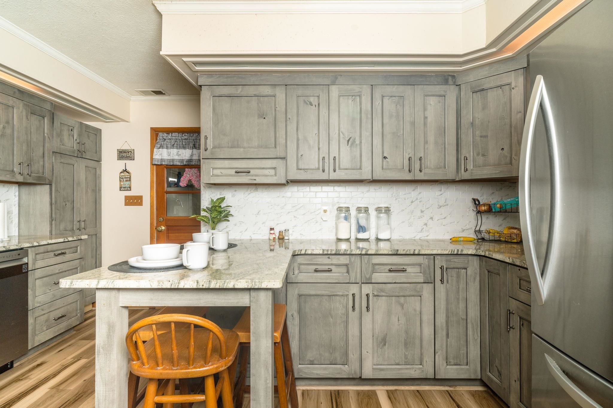 4192 SINGERS GLEN RD