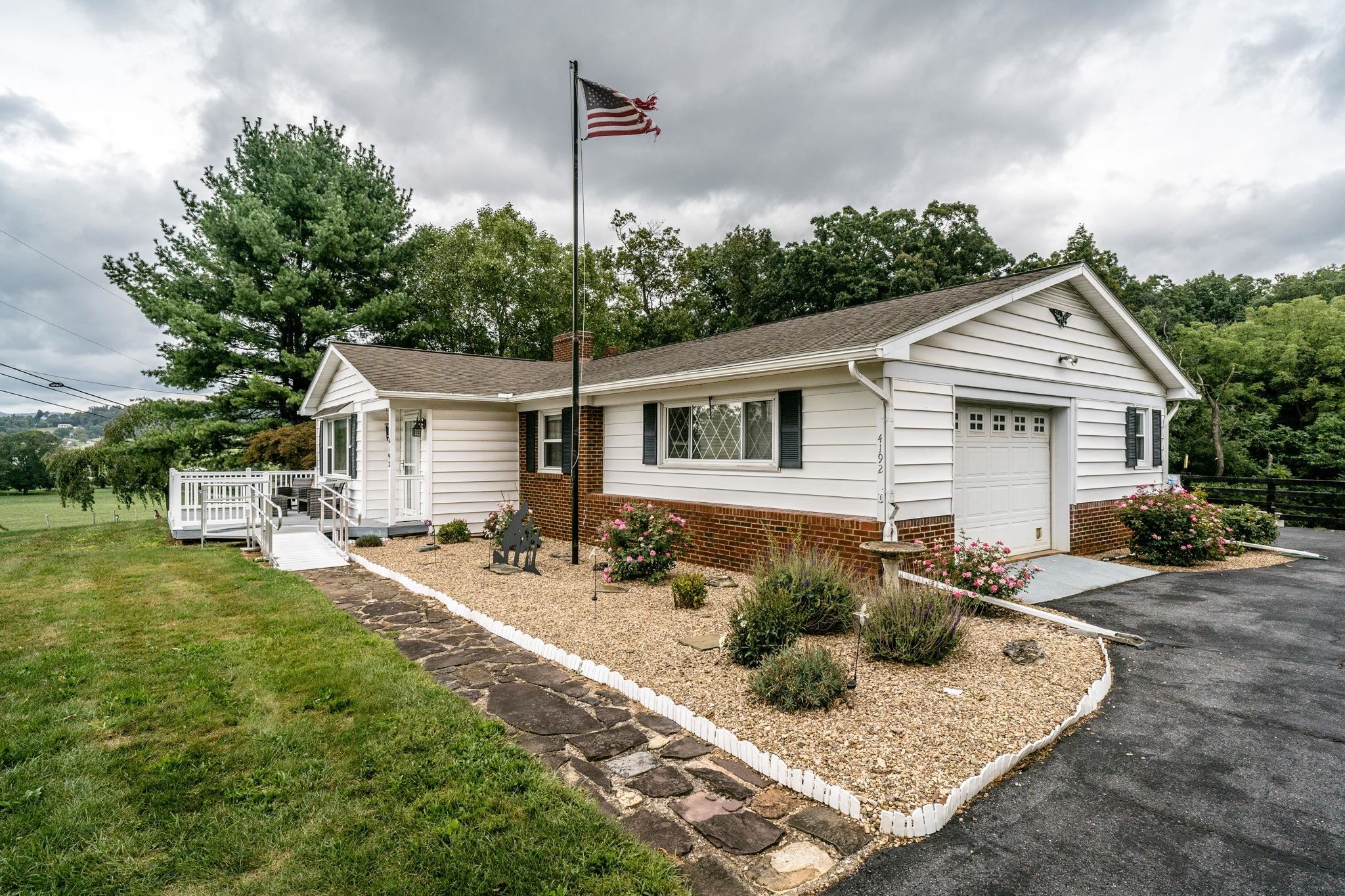 4192 SINGERS GLEN RD