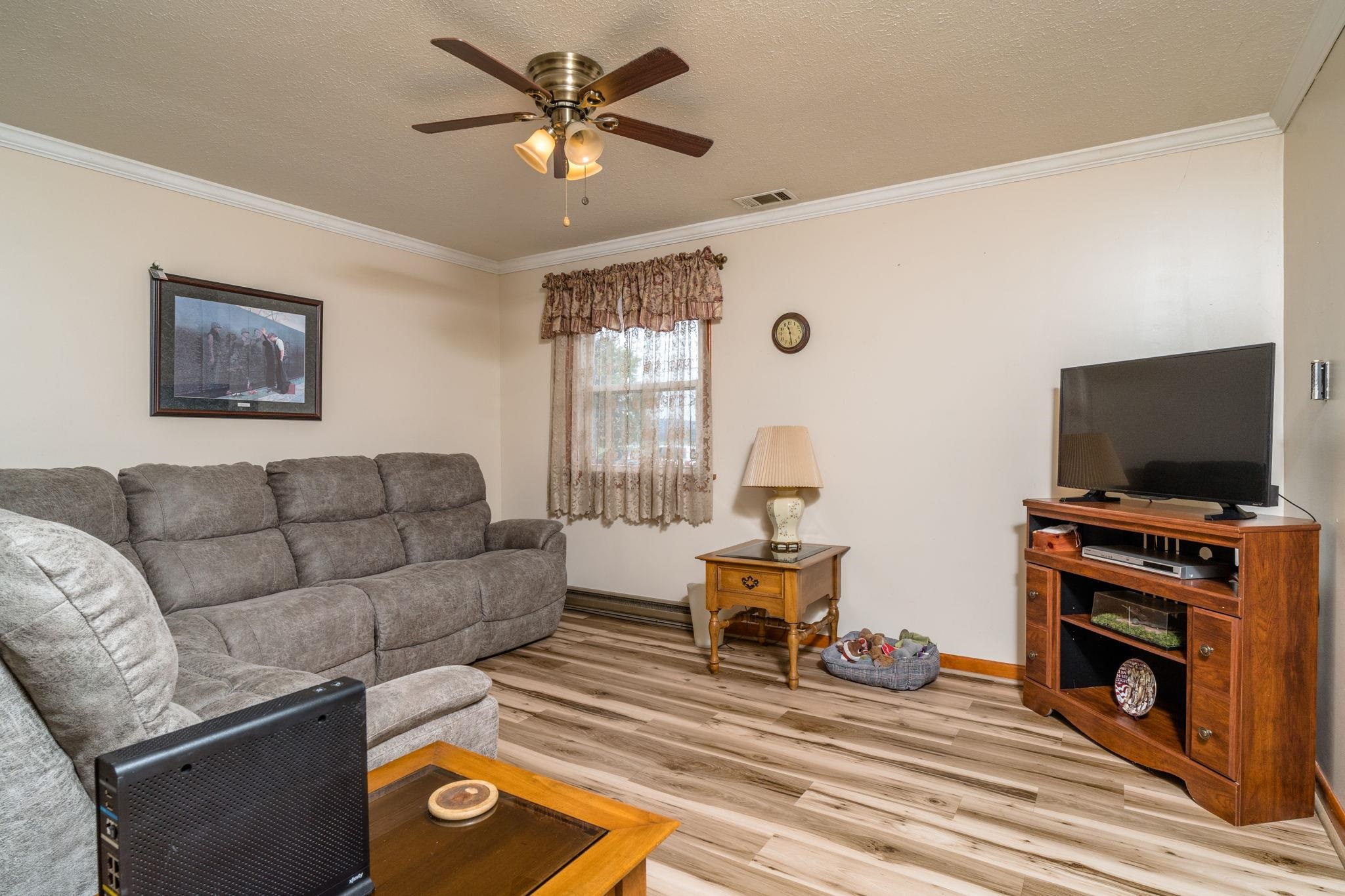 4192 SINGERS GLEN RD