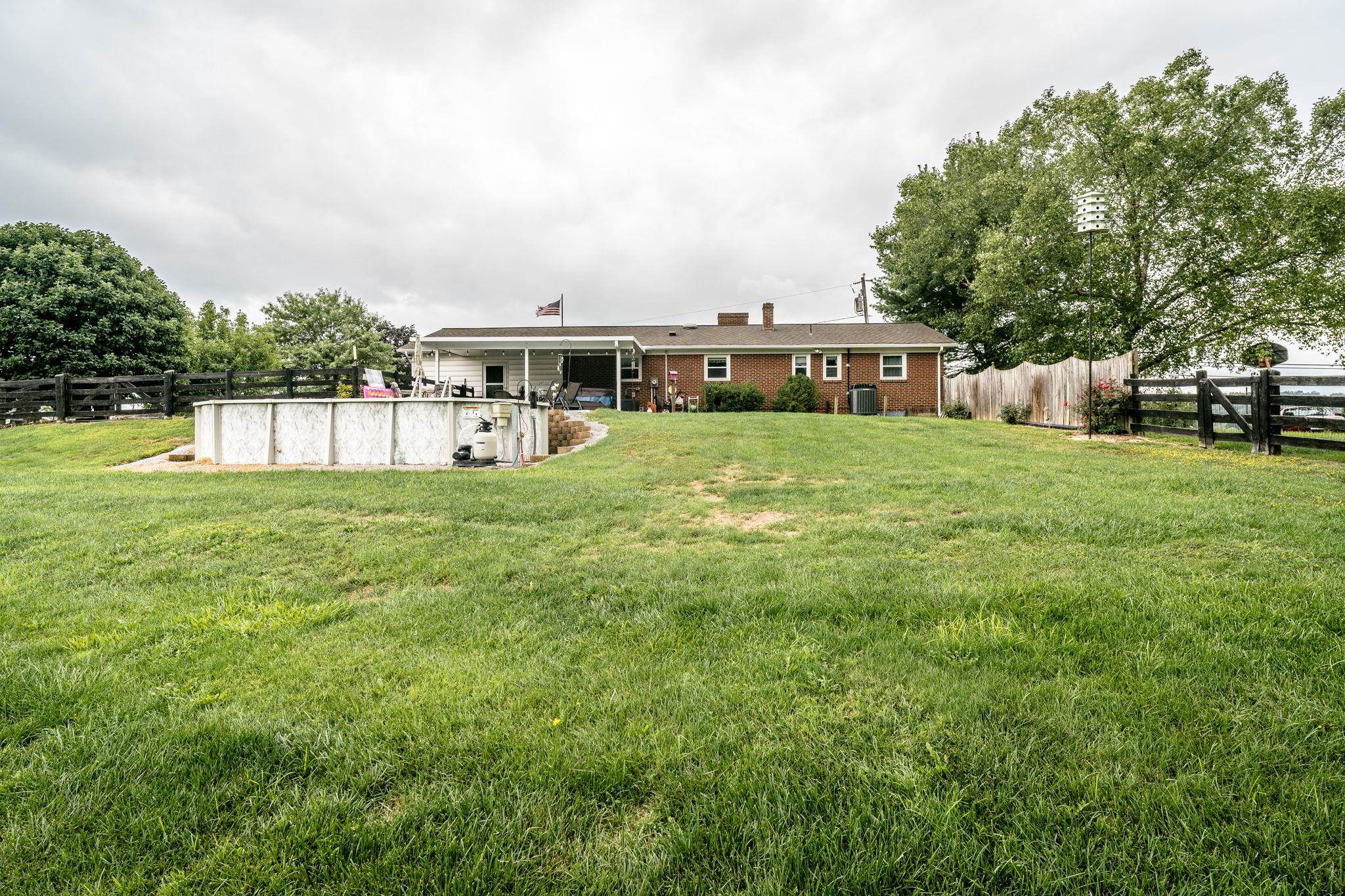 4192 SINGERS GLEN RD