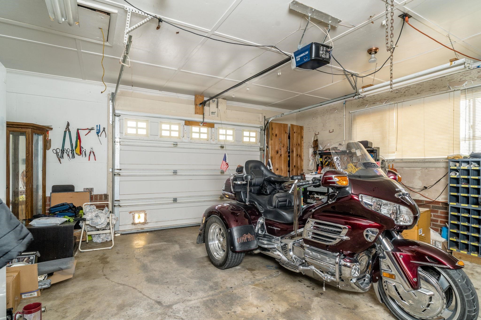 4192 SINGERS GLEN RD