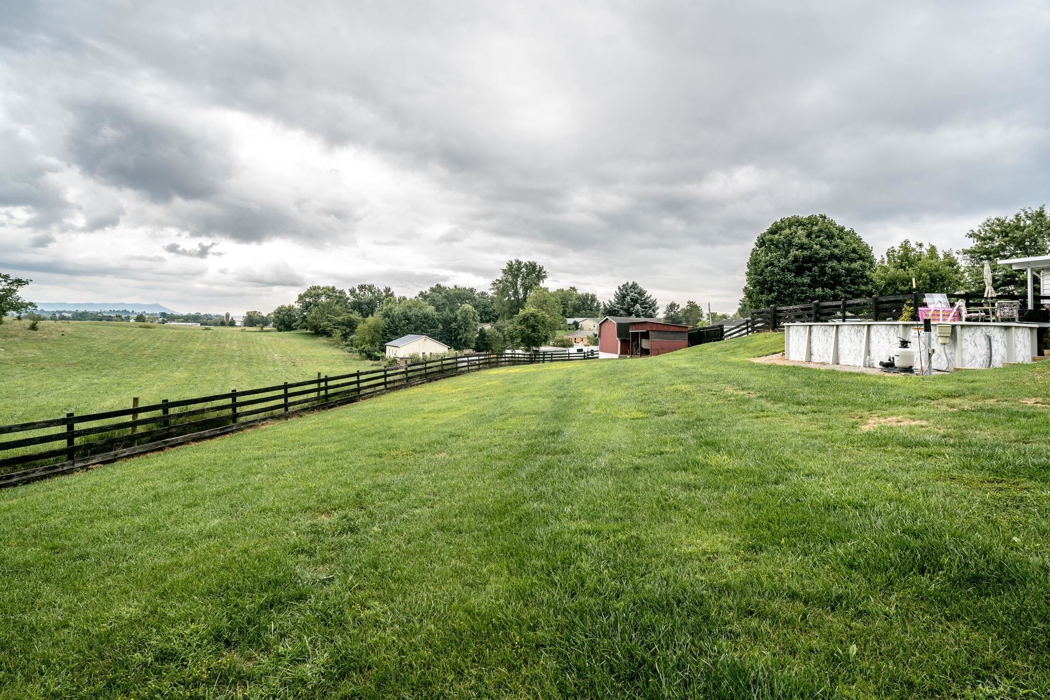 4192 SINGERS GLEN RD