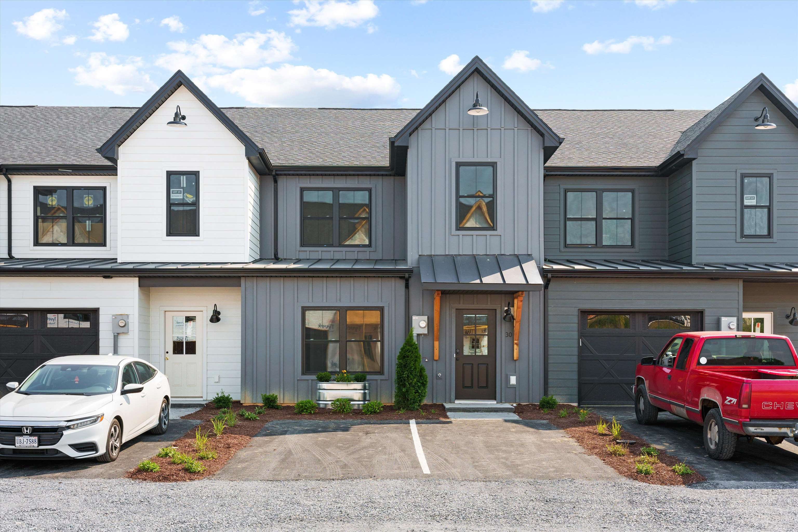 13 PRAIRIE CT