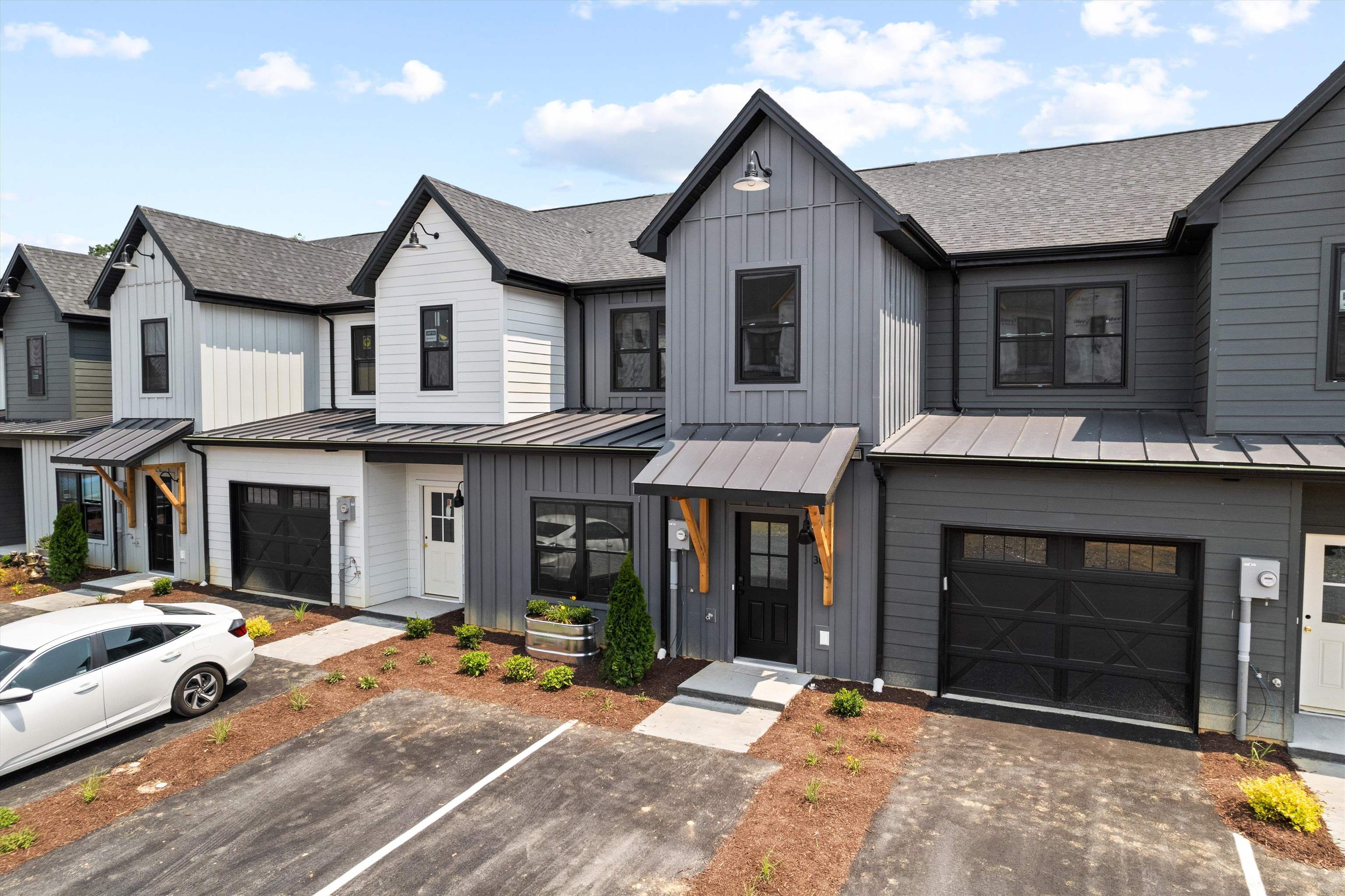 13 PRAIRIE CT