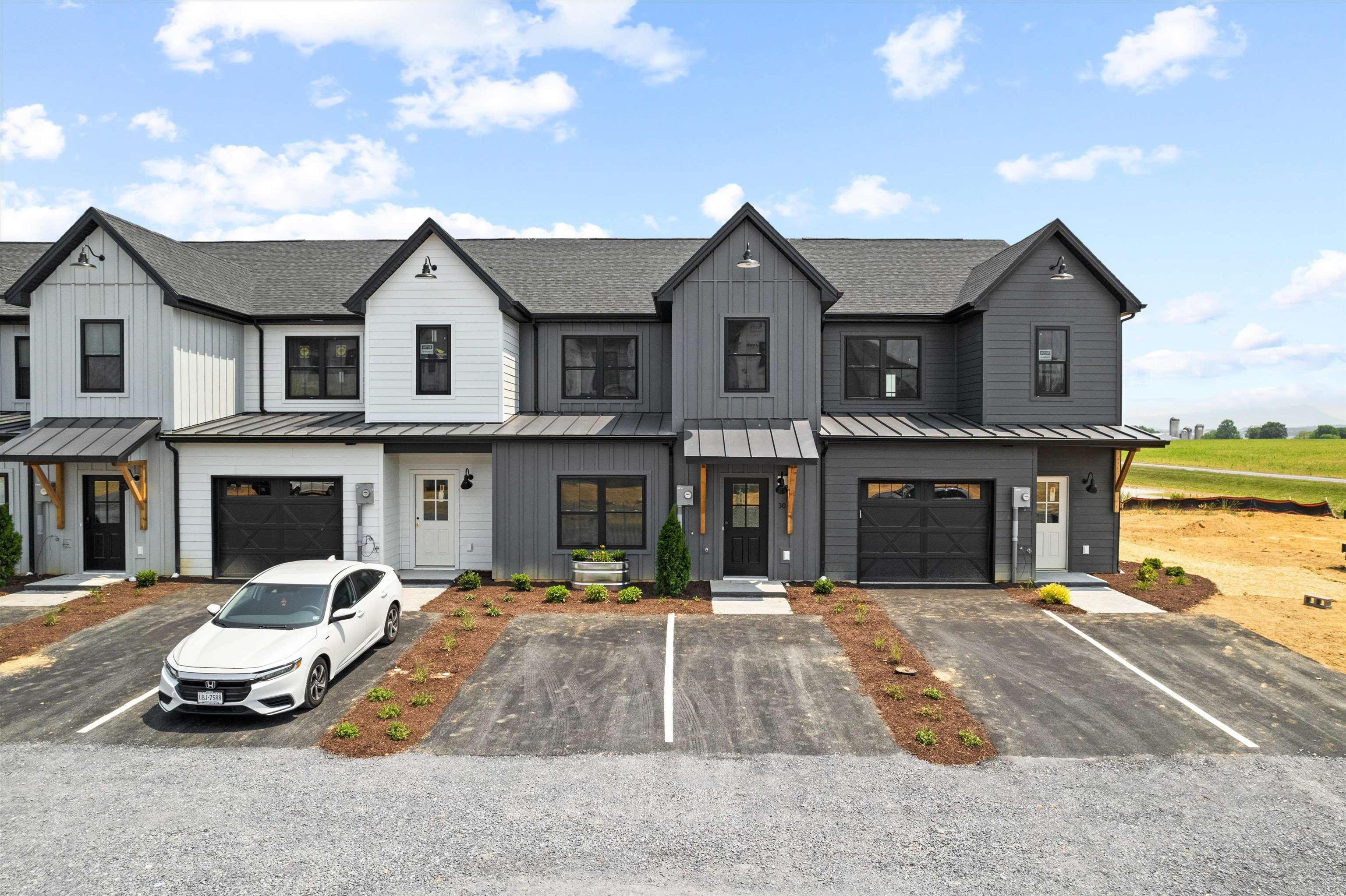 13 PRAIRIE CT
