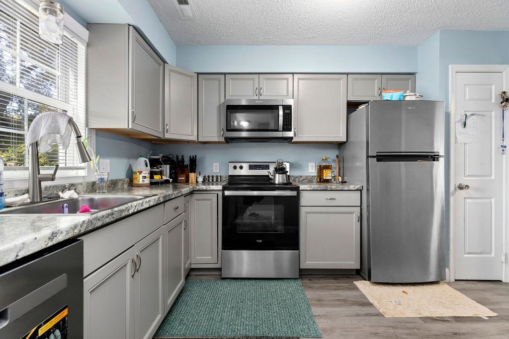 1320 COUNTRY CLUB CT