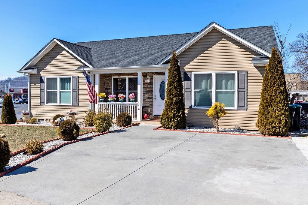 276 DYLAN CIR