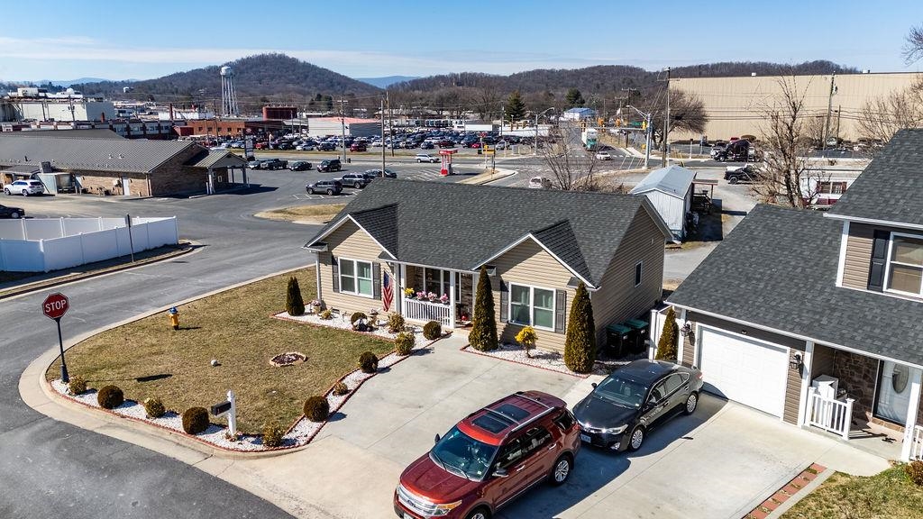 276 DYLAN CIR