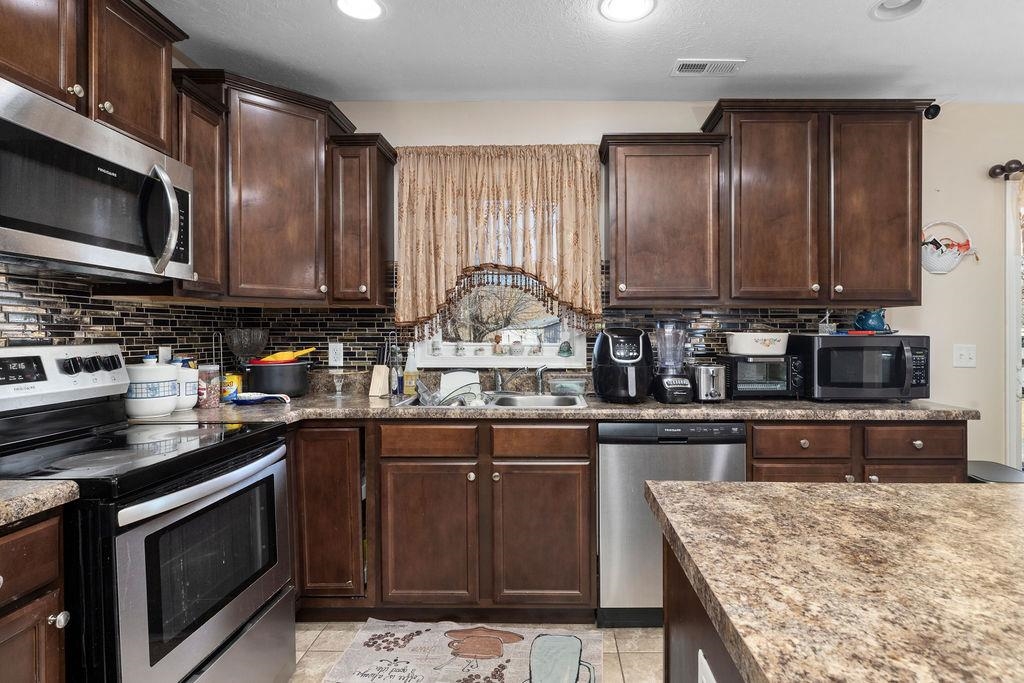 276 DYLAN CIR