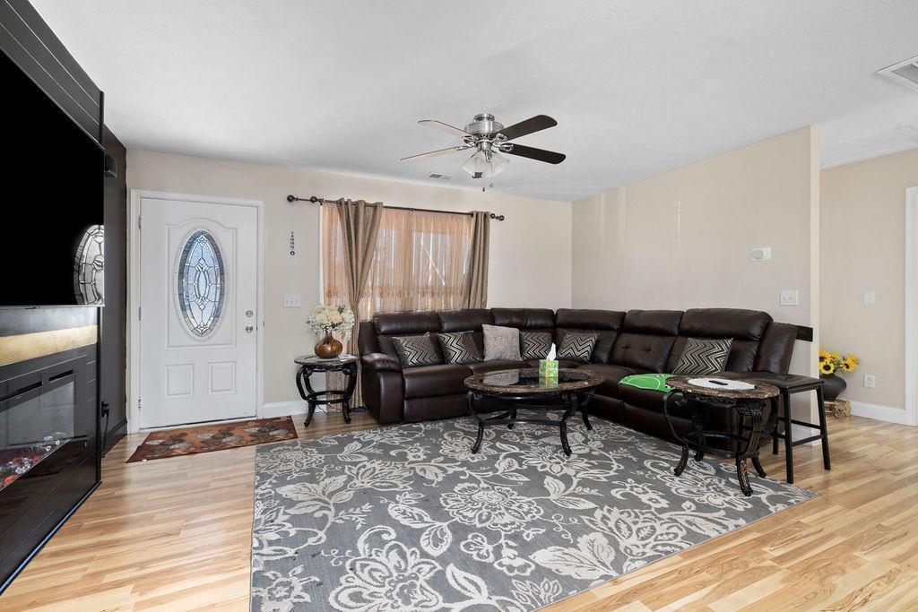 276 DYLAN CIR