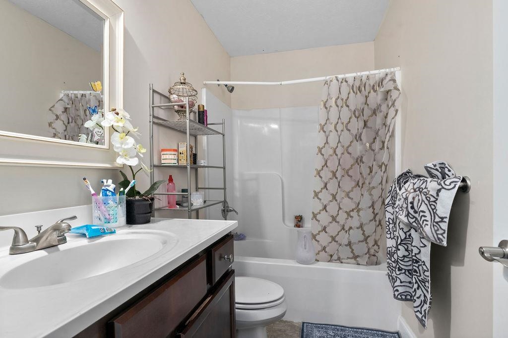 276 DYLAN CIR