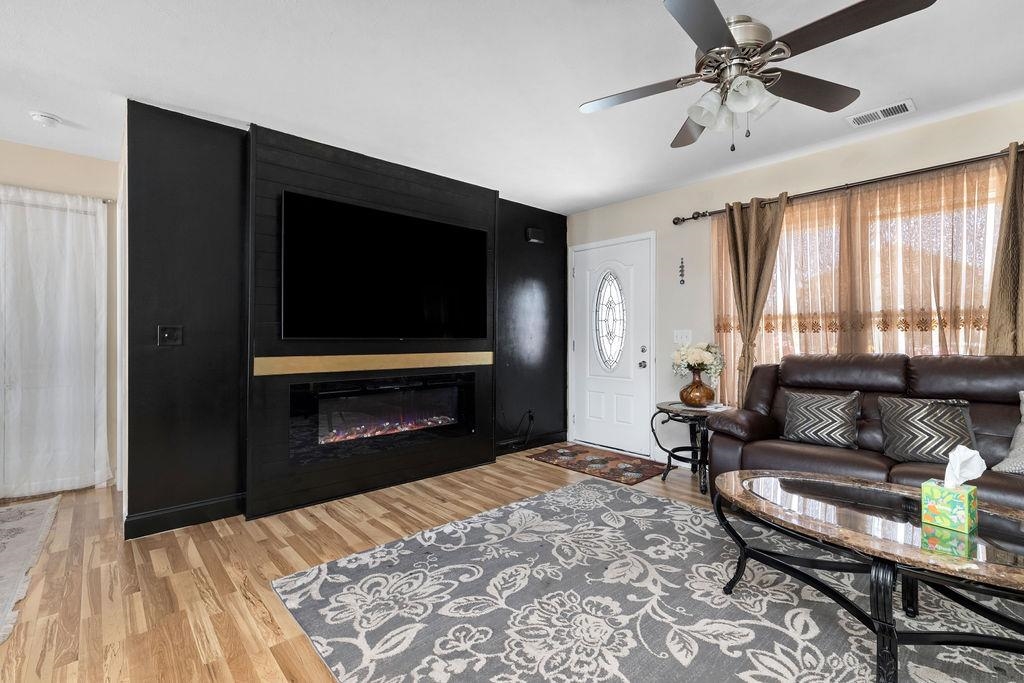 276 DYLAN CIR