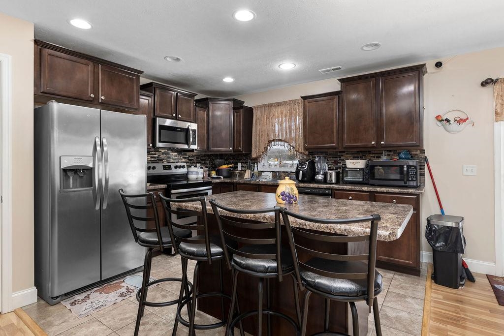 276 DYLAN CIR