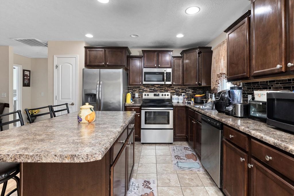 276 DYLAN CIR