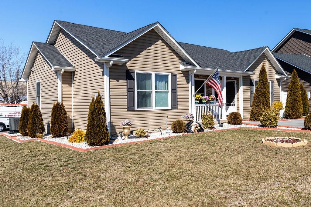 276 DYLAN CIR