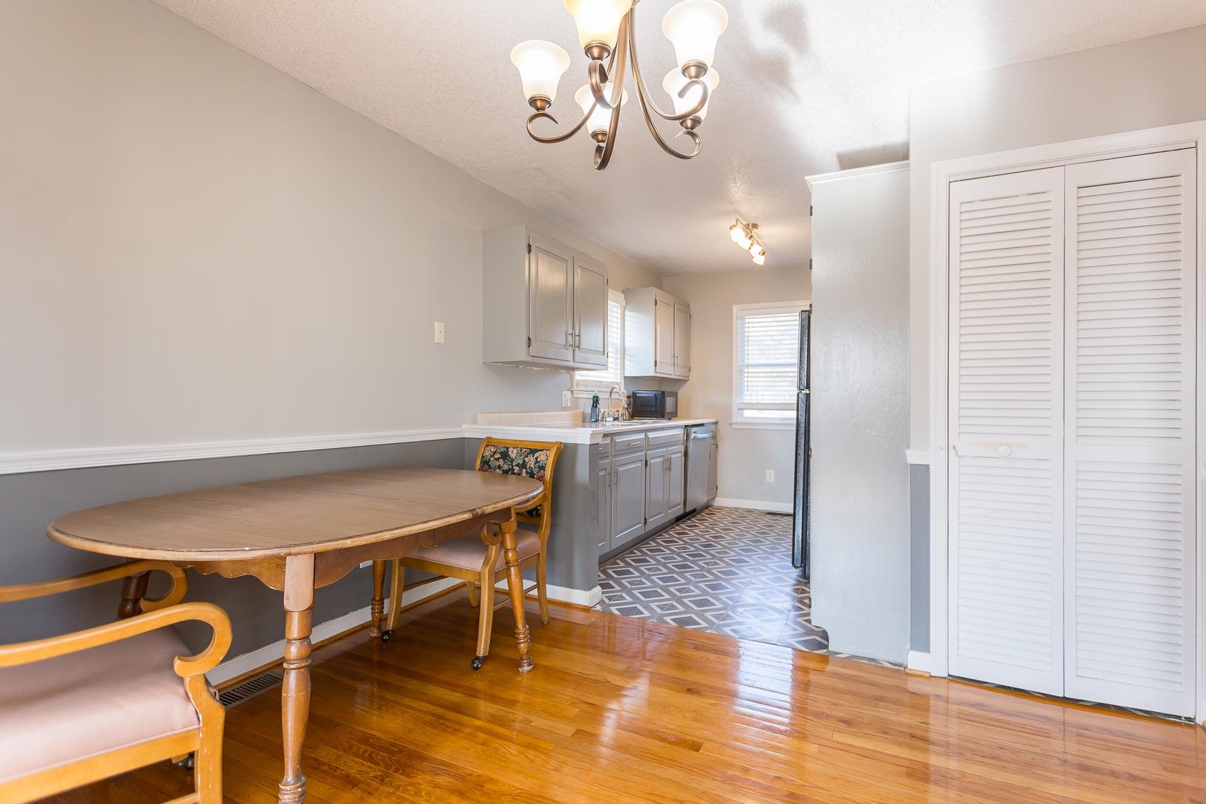 302 S DOGWOOD DR Unit: c