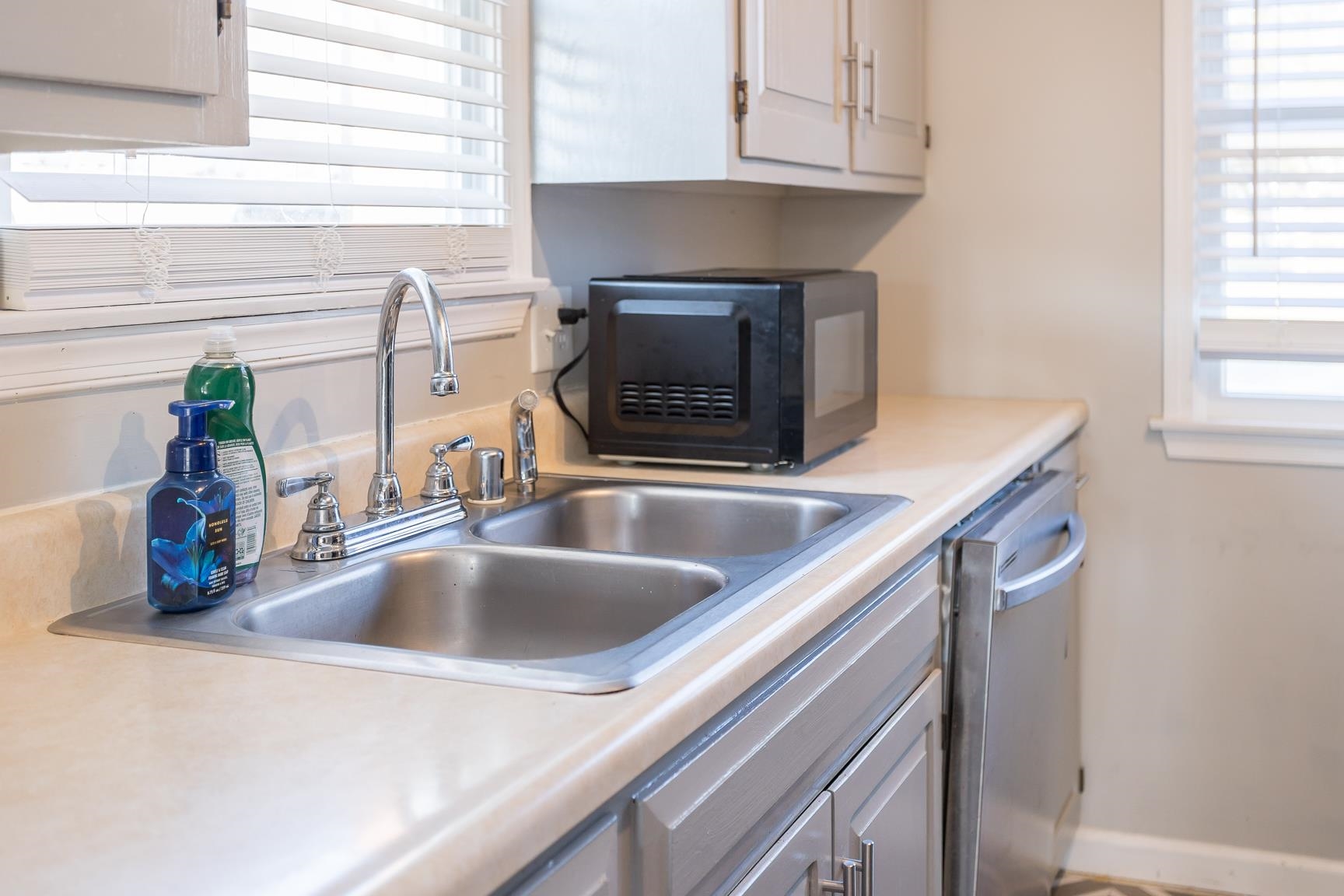 302 S DOGWOOD DR Unit: c