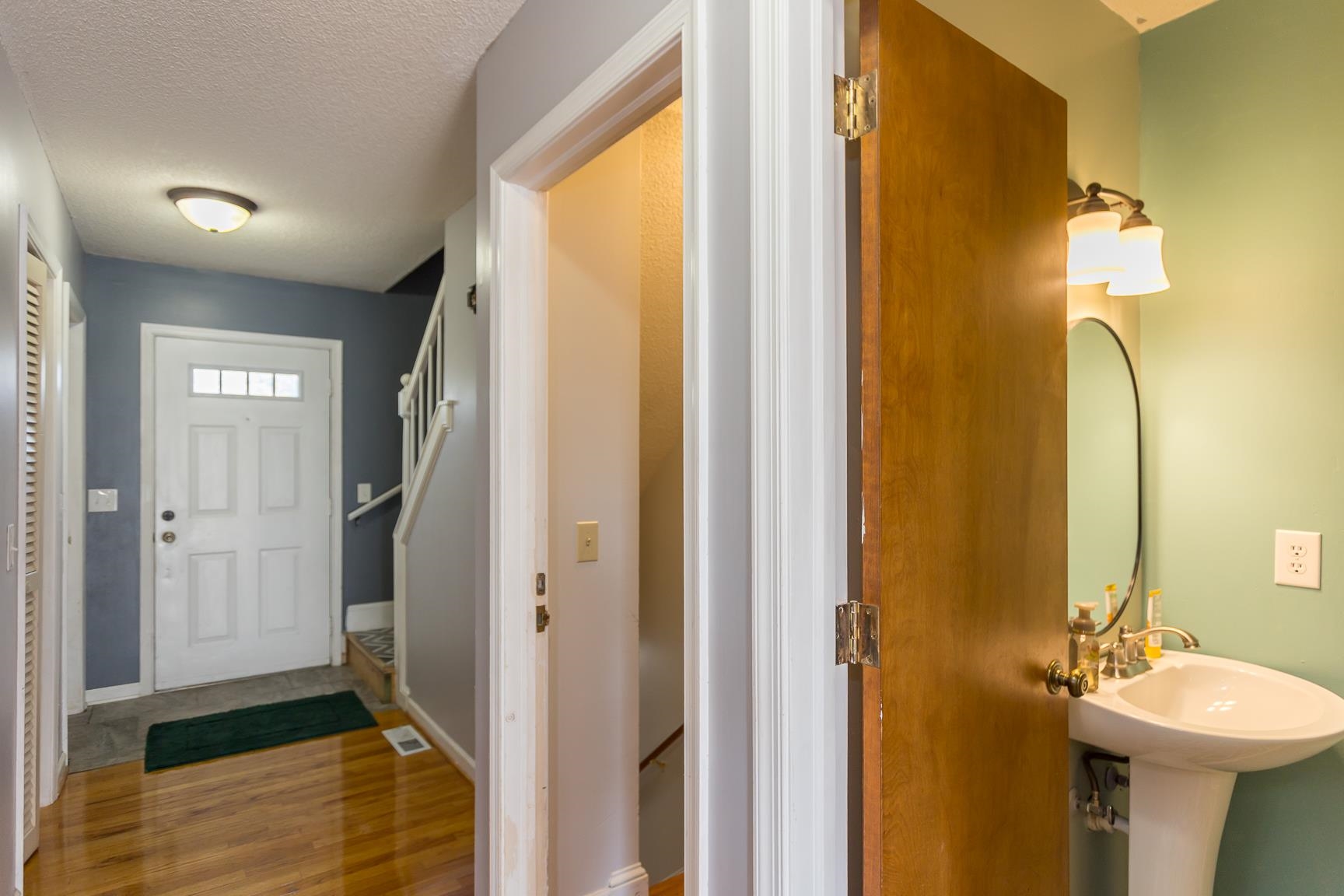 302 S DOGWOOD DR Unit: c