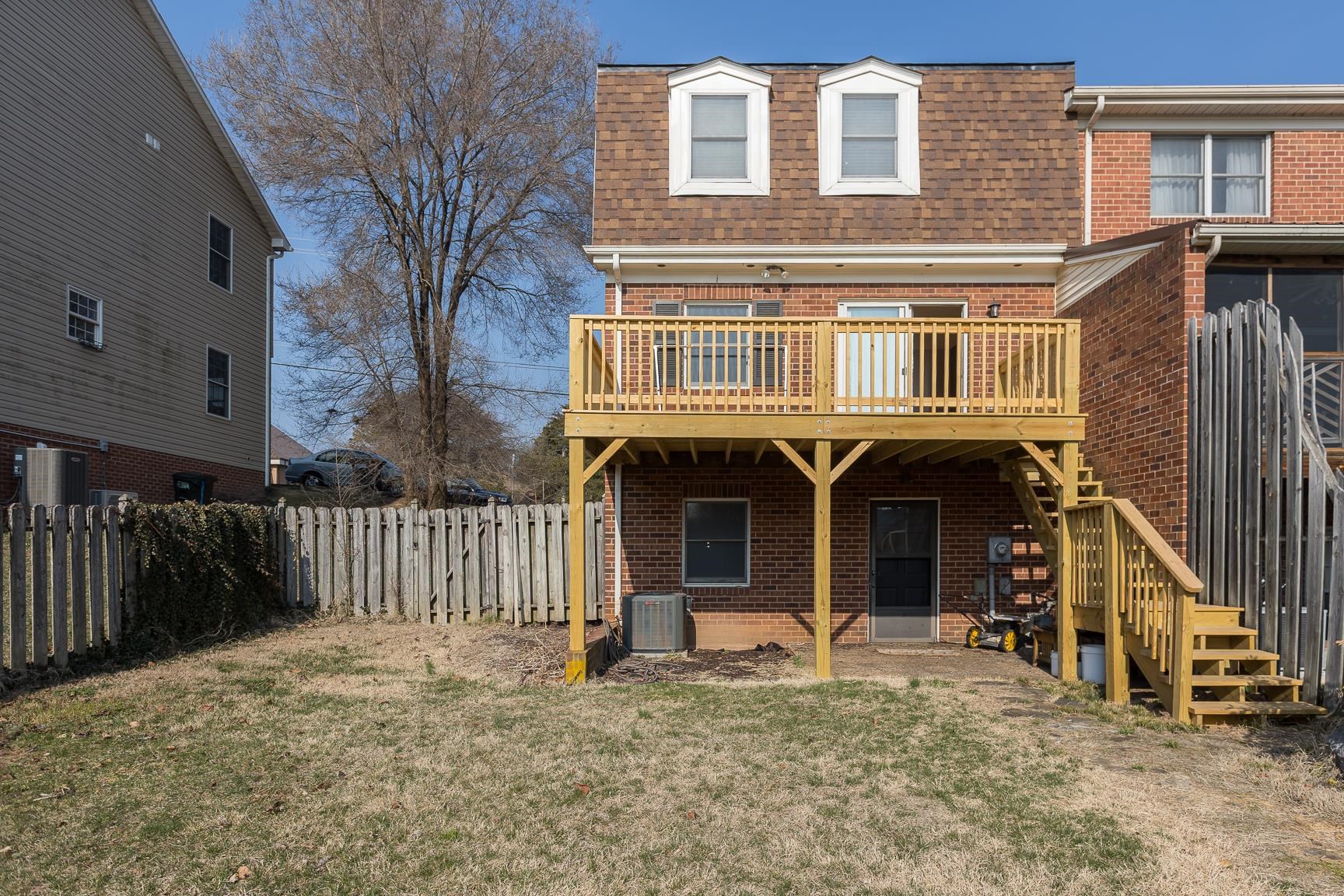 302 S DOGWOOD DR Unit: c