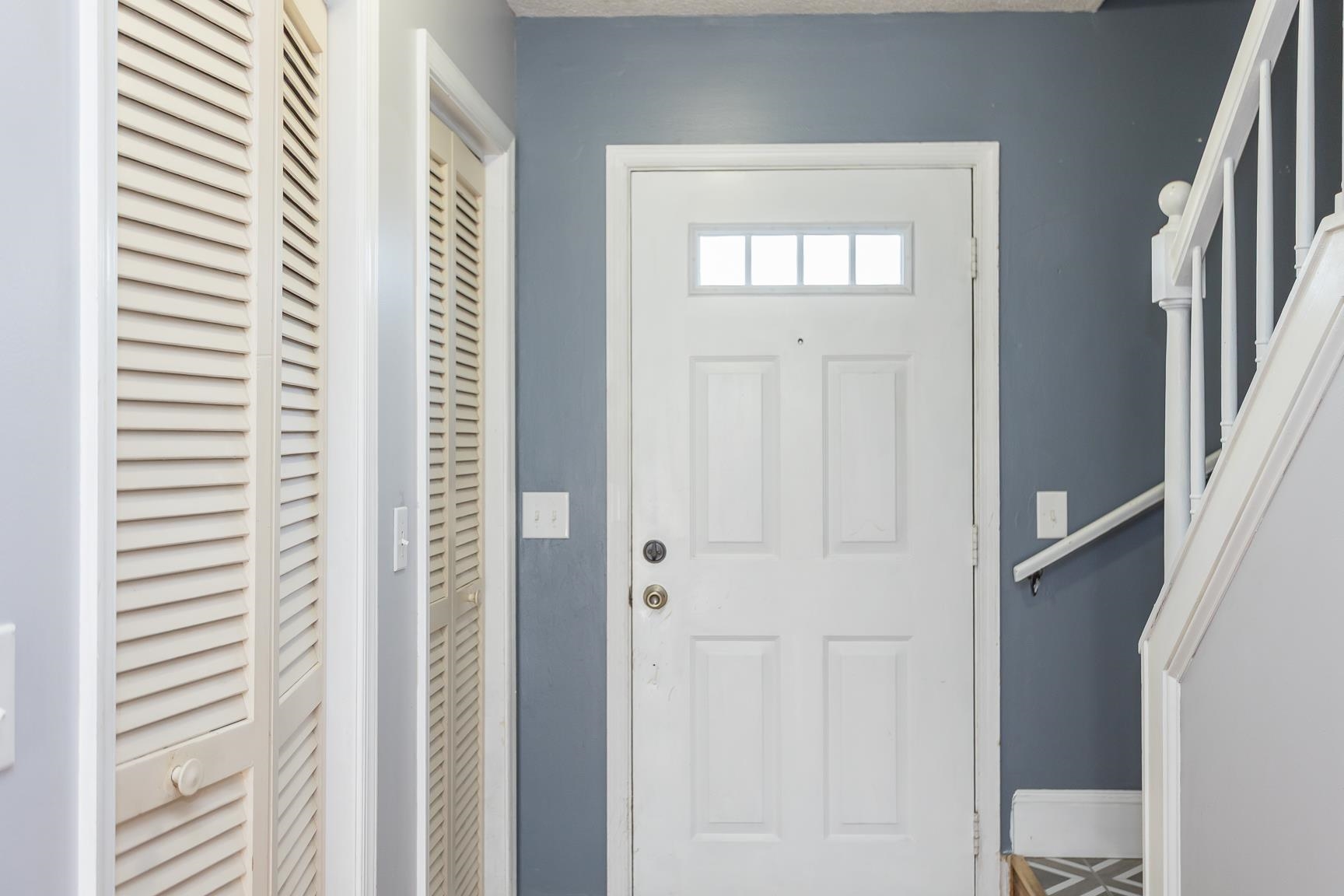 302 S DOGWOOD DR Unit: c