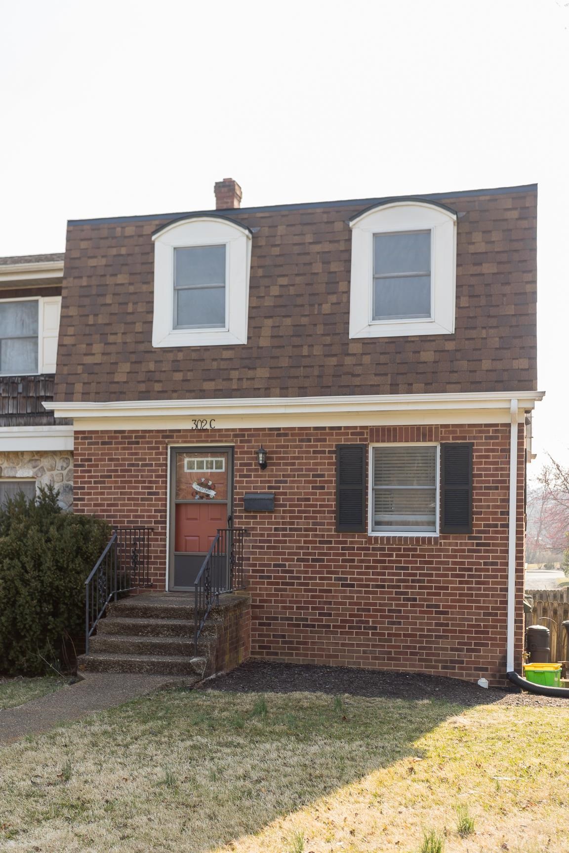 302 S DOGWOOD DR Unit: c