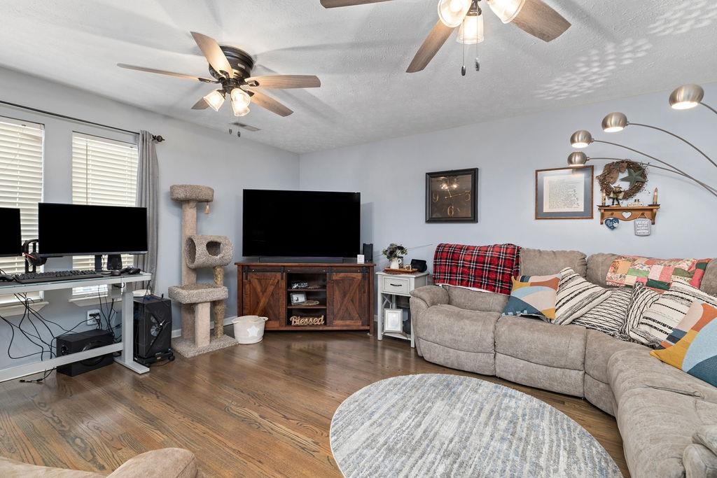 1294 VICTORIAN VILLAGE DR