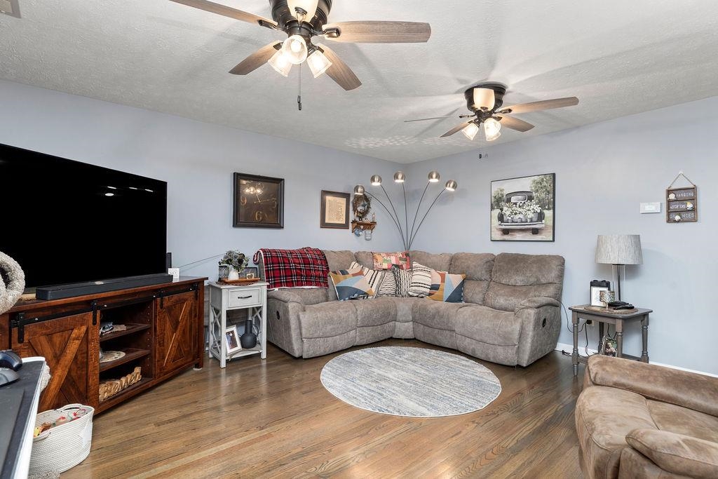 1294 VICTORIAN VILLAGE DR