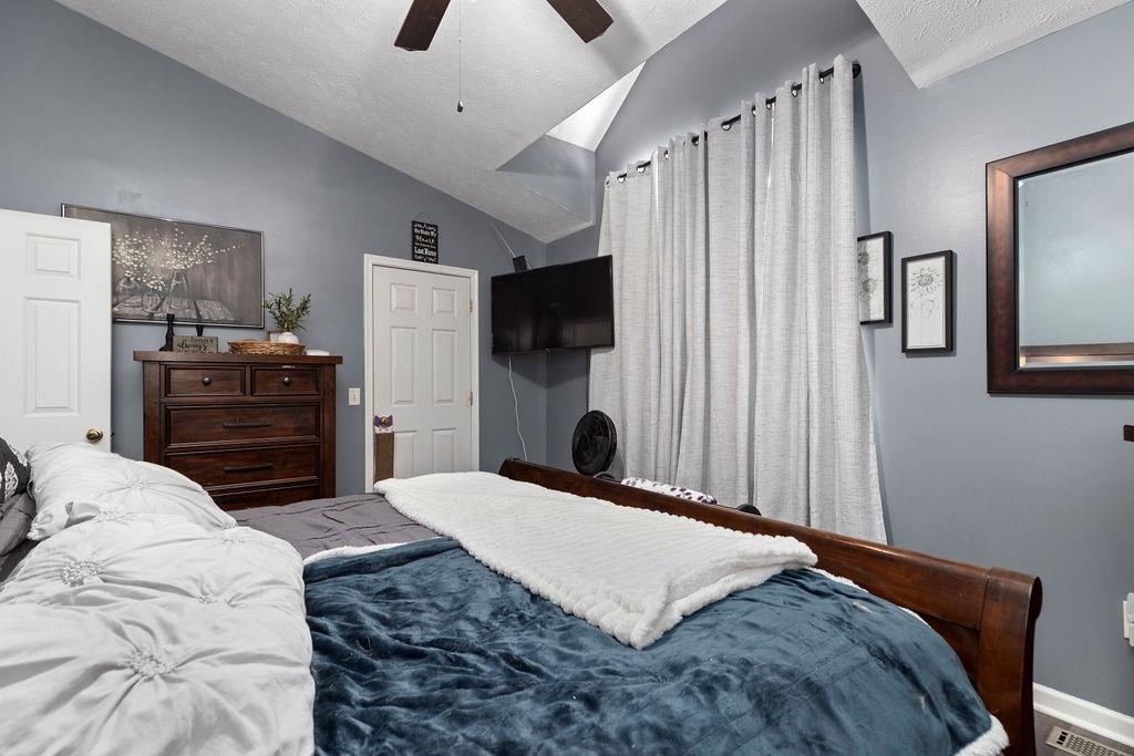 1294 VICTORIAN VILLAGE DR