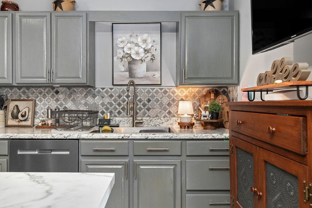 1294 VICTORIAN VILLAGE DR