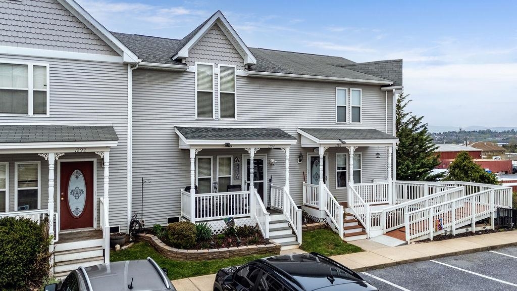 1294 VICTORIAN VILLAGE DR