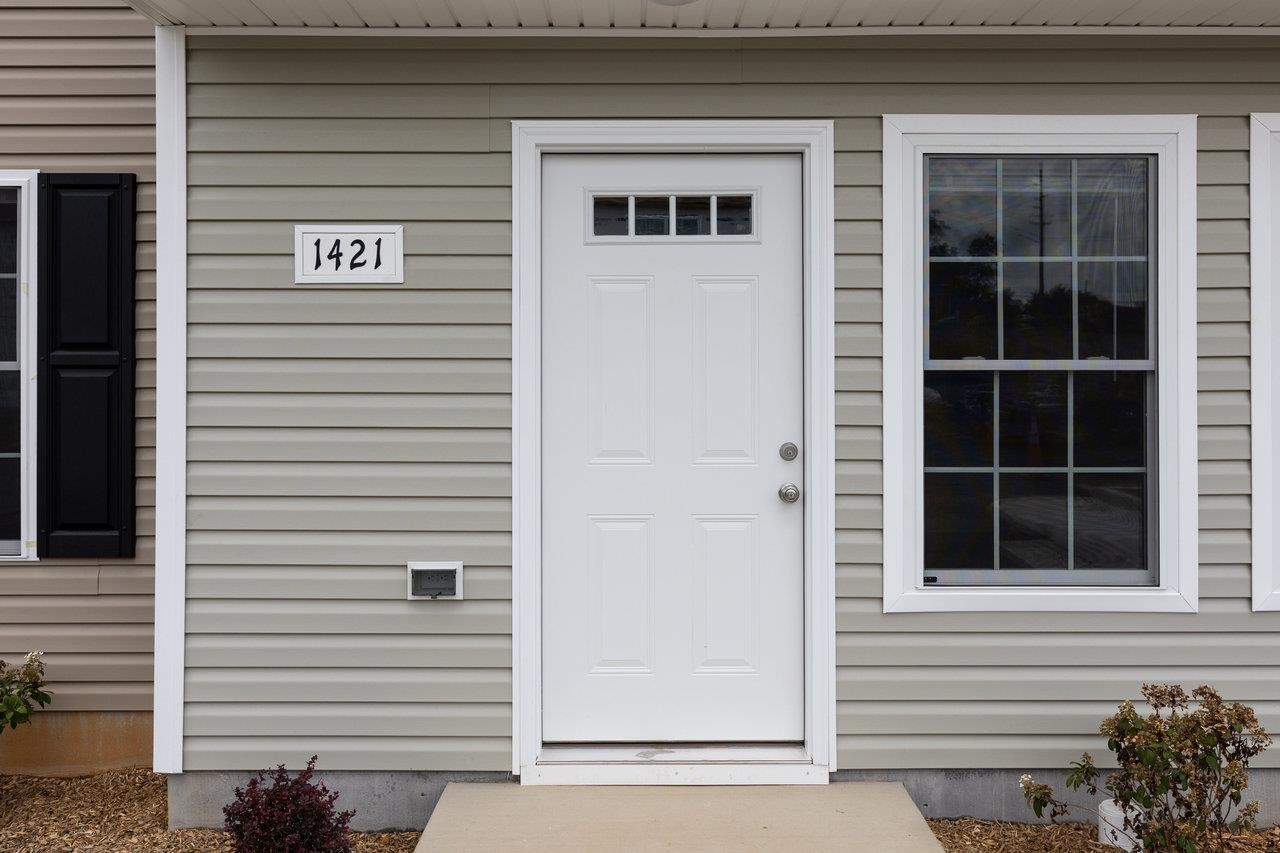 1421 WOODROW CIR