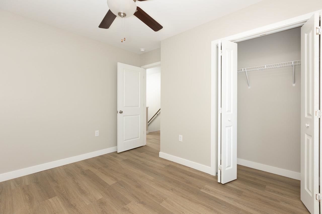 1421 WOODROW CIR