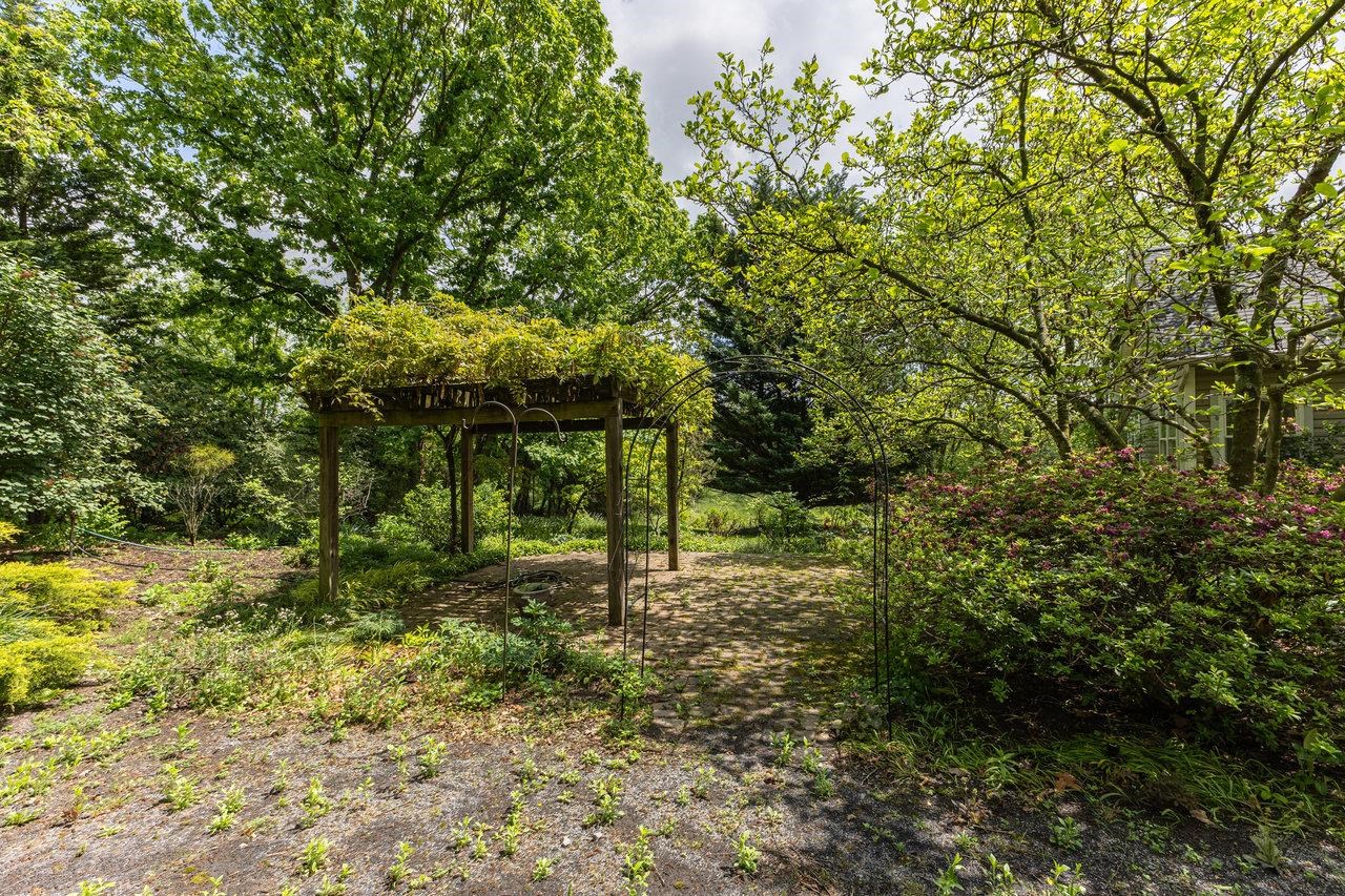 135 MEAGANS RUN RD