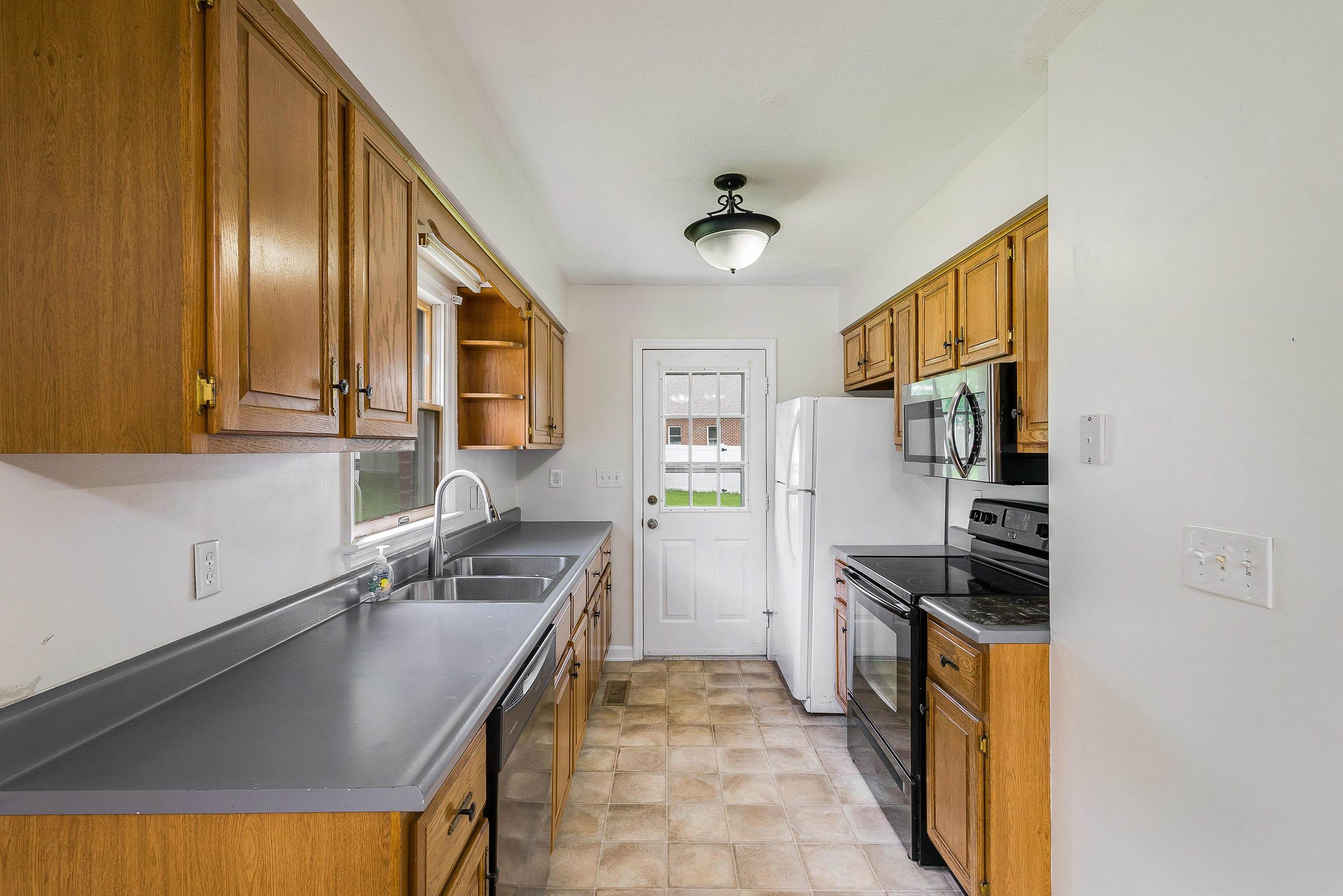 2090 ANNANDALE CT