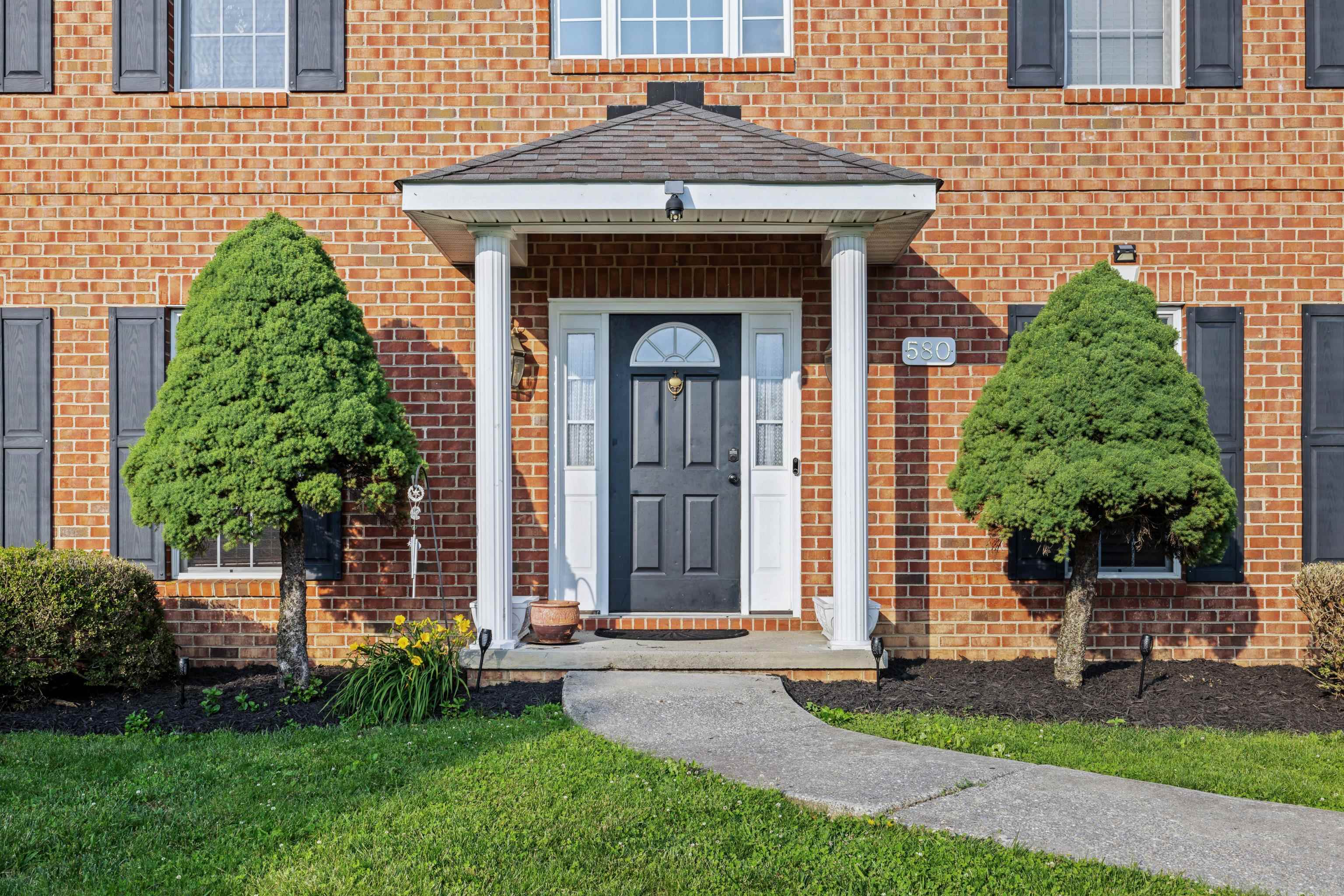 580 MYERS AVE