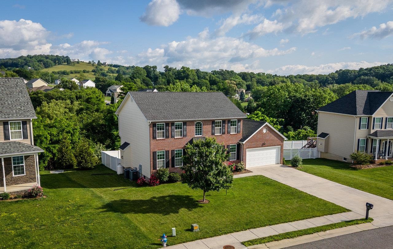 110 JILLIAN LN
