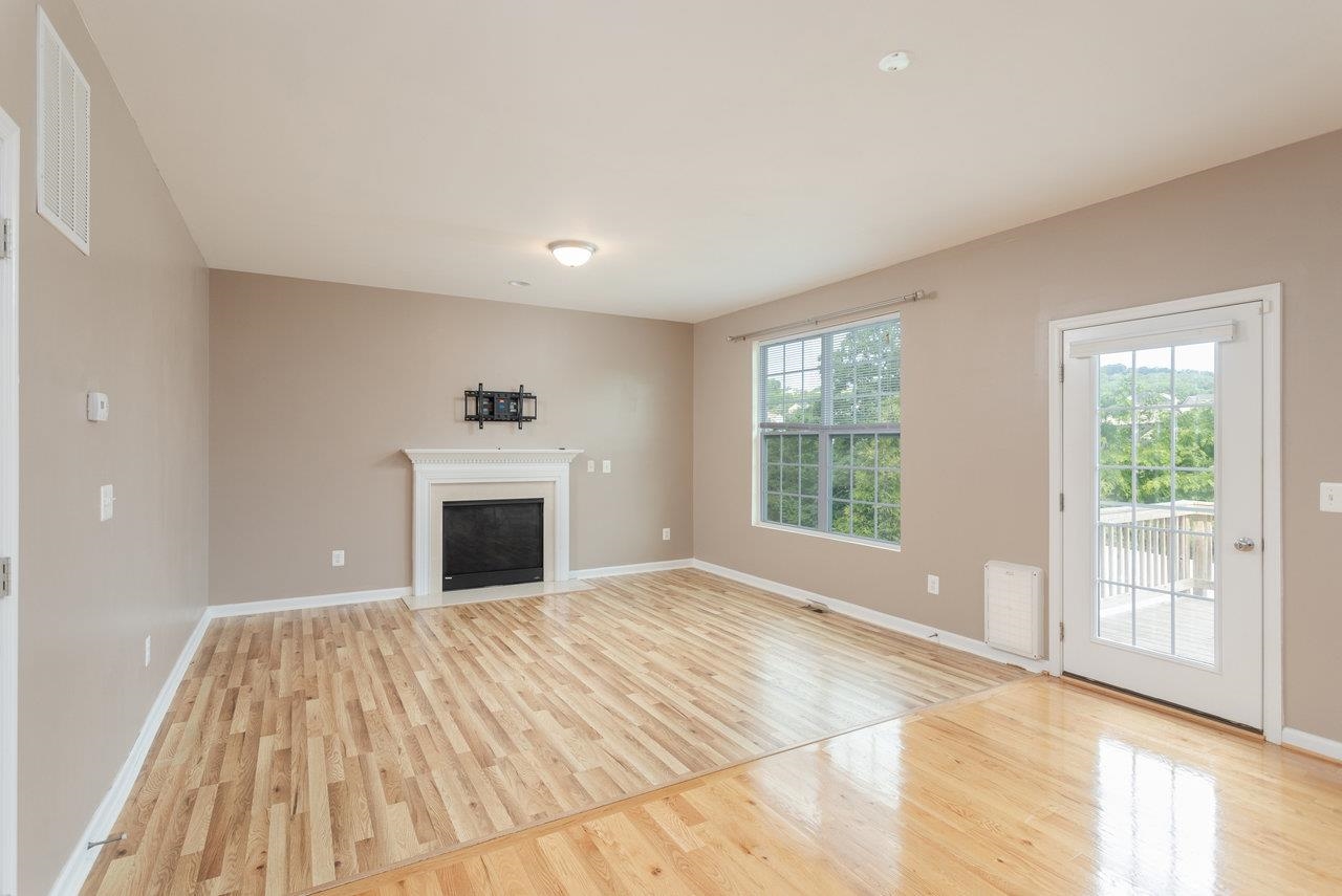 110 JILLIAN LN