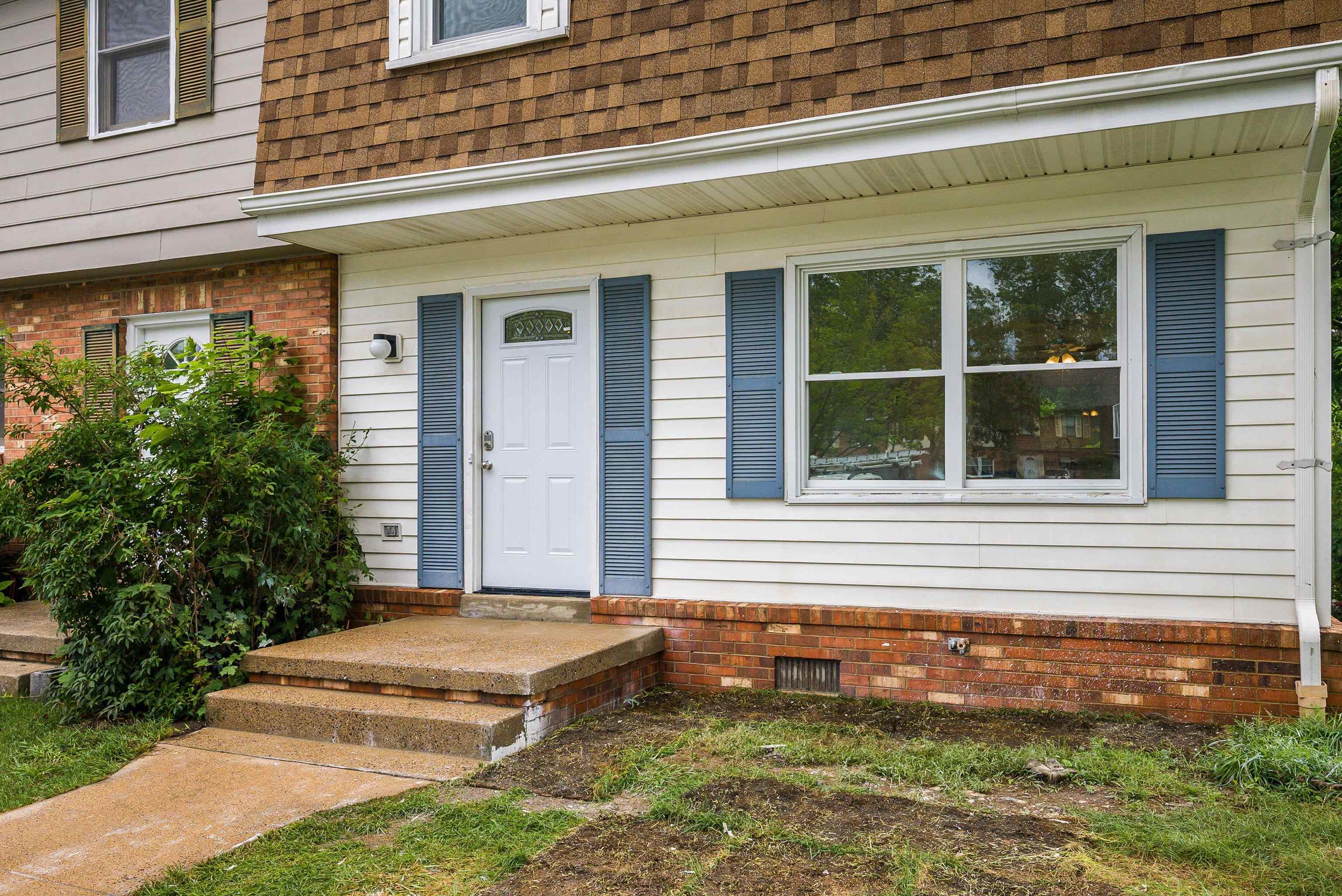 1114 MOUNTAIN VIEW DR